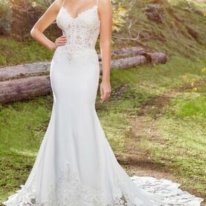 Elegant White Lace Wedding Dress